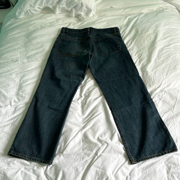 GAP. 32/30 x 28.5” Inseam. Mens Loose Fit Jeans. New condition. Dark Wash - Picture 4 of 9